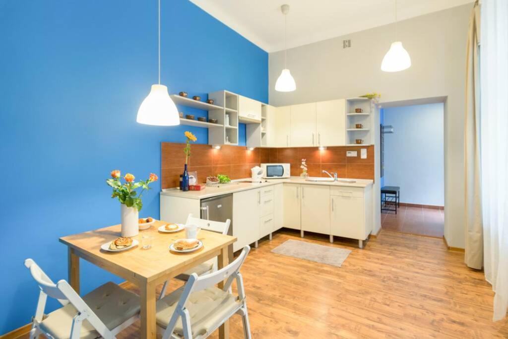 The Quiet Blue Home In The City Center! Cracóvia Exterior foto